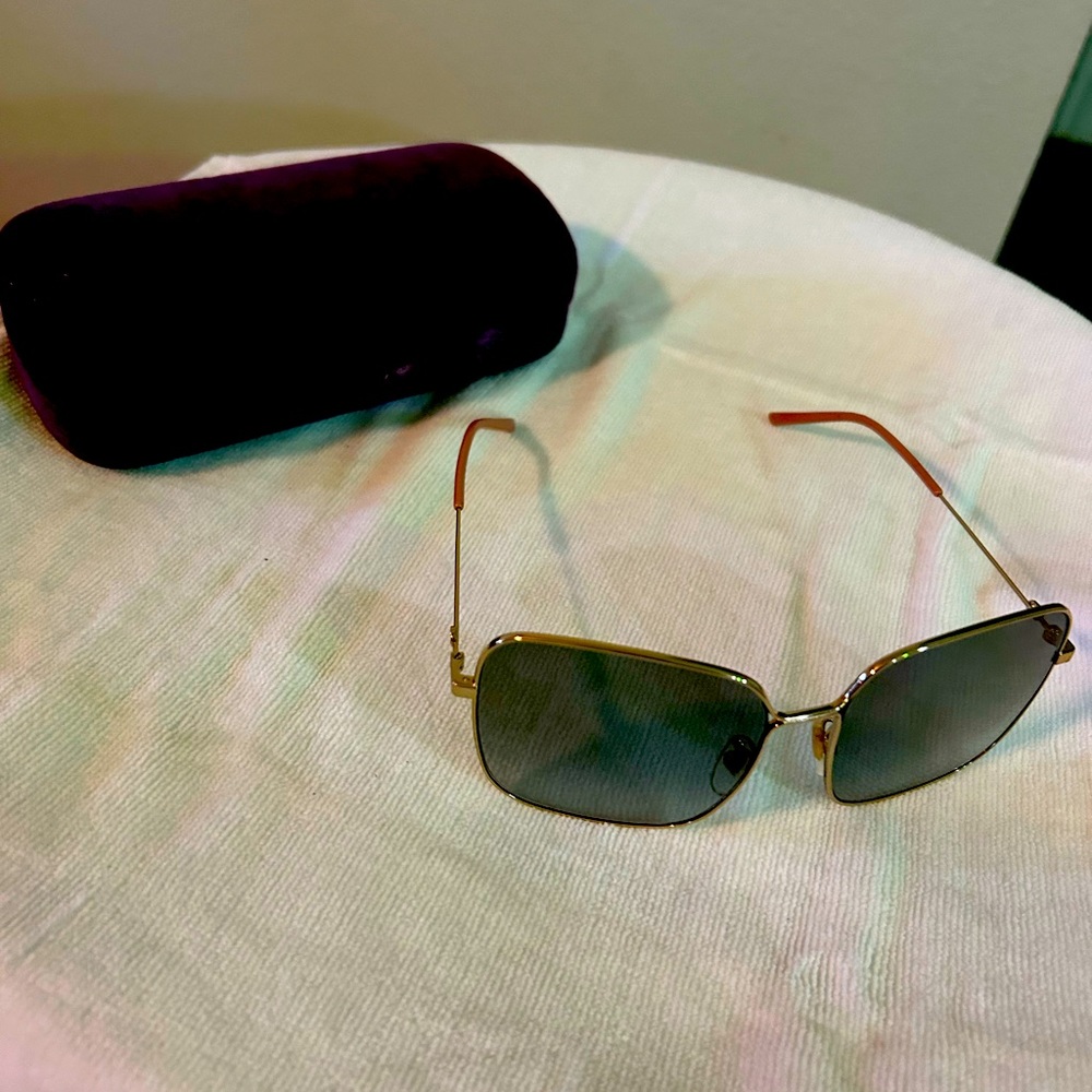 Gucci Sun Shades in good condition with glasses eye case